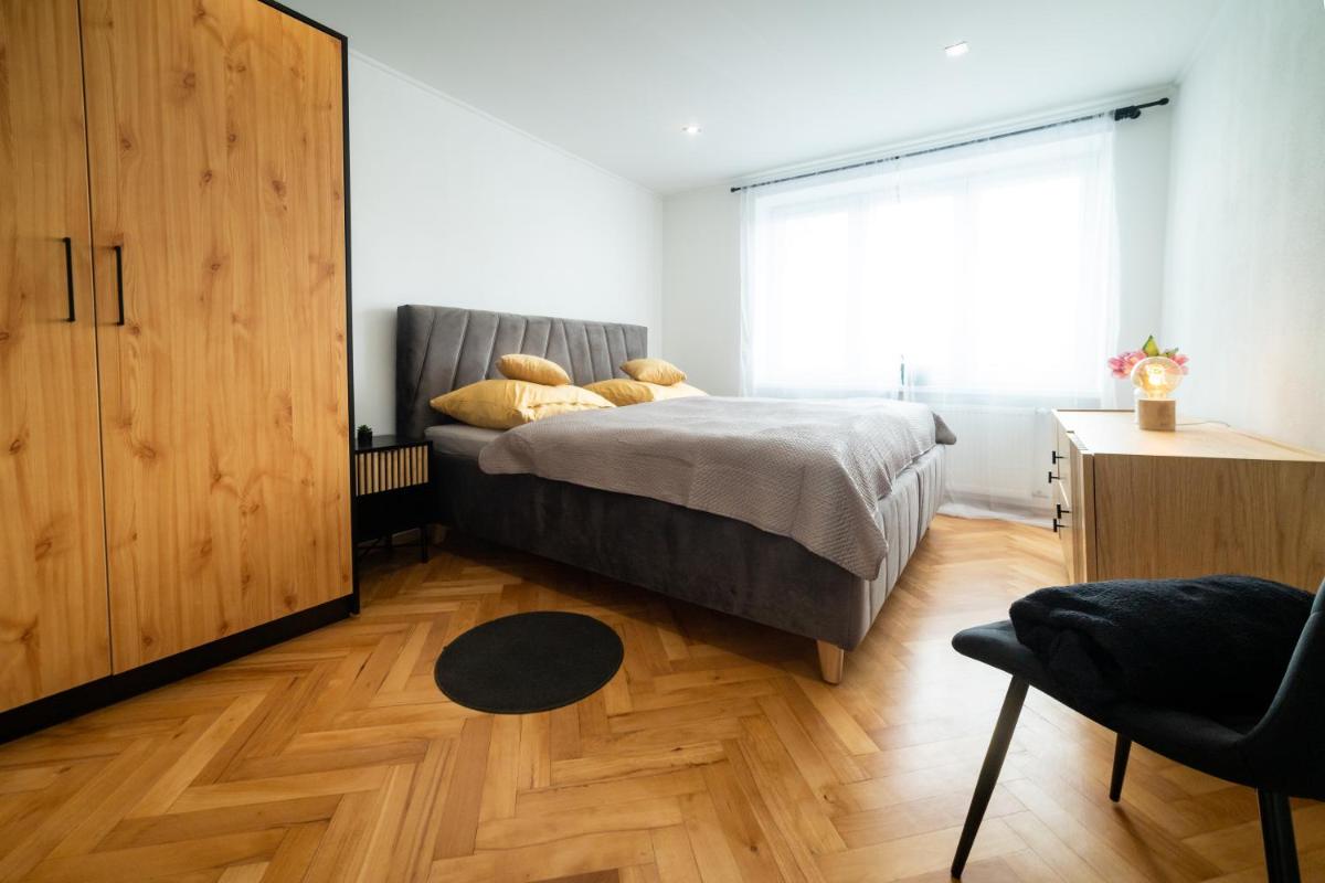 Image 2 of 2 izbový byt – apartmán