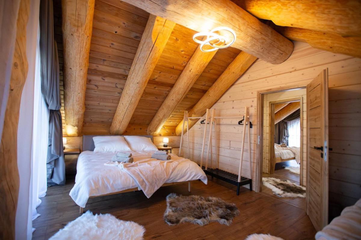 Image 4 of Amia Chalet