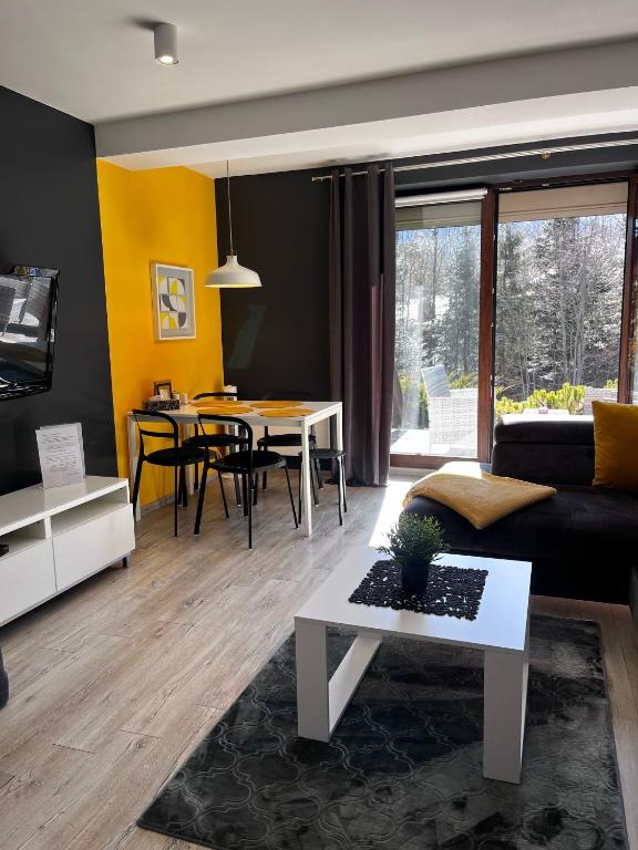 Image 1 of Apartament Żółty
