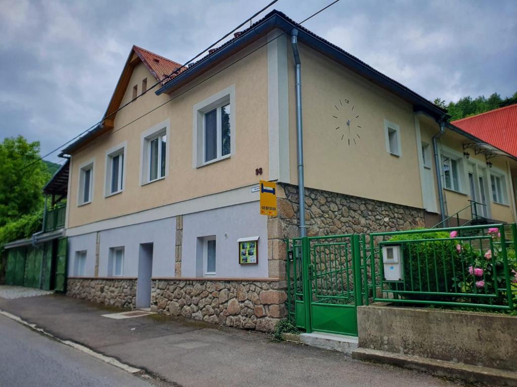 Image 1 of Apartmány Slavín