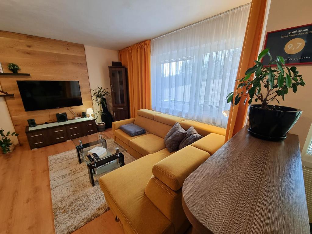 Image 1 of Apartment PineWood ***