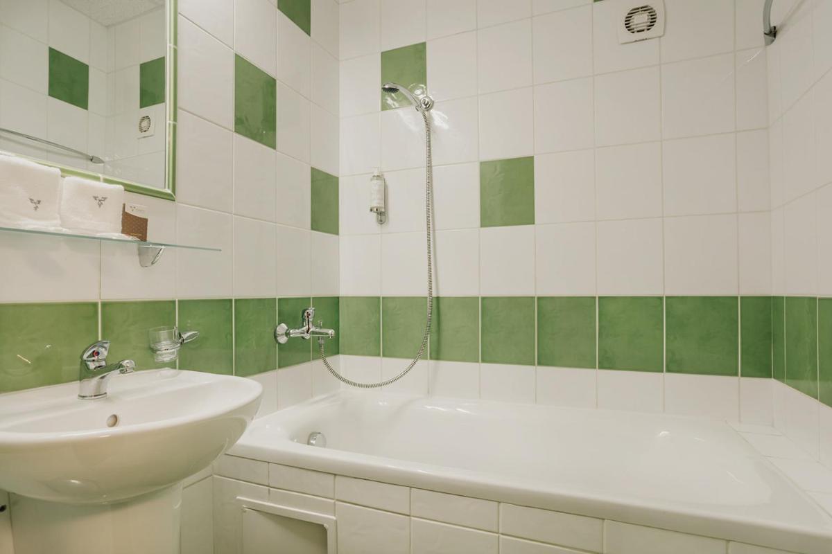 Image 3 of Atrium Hotel – Family friendly