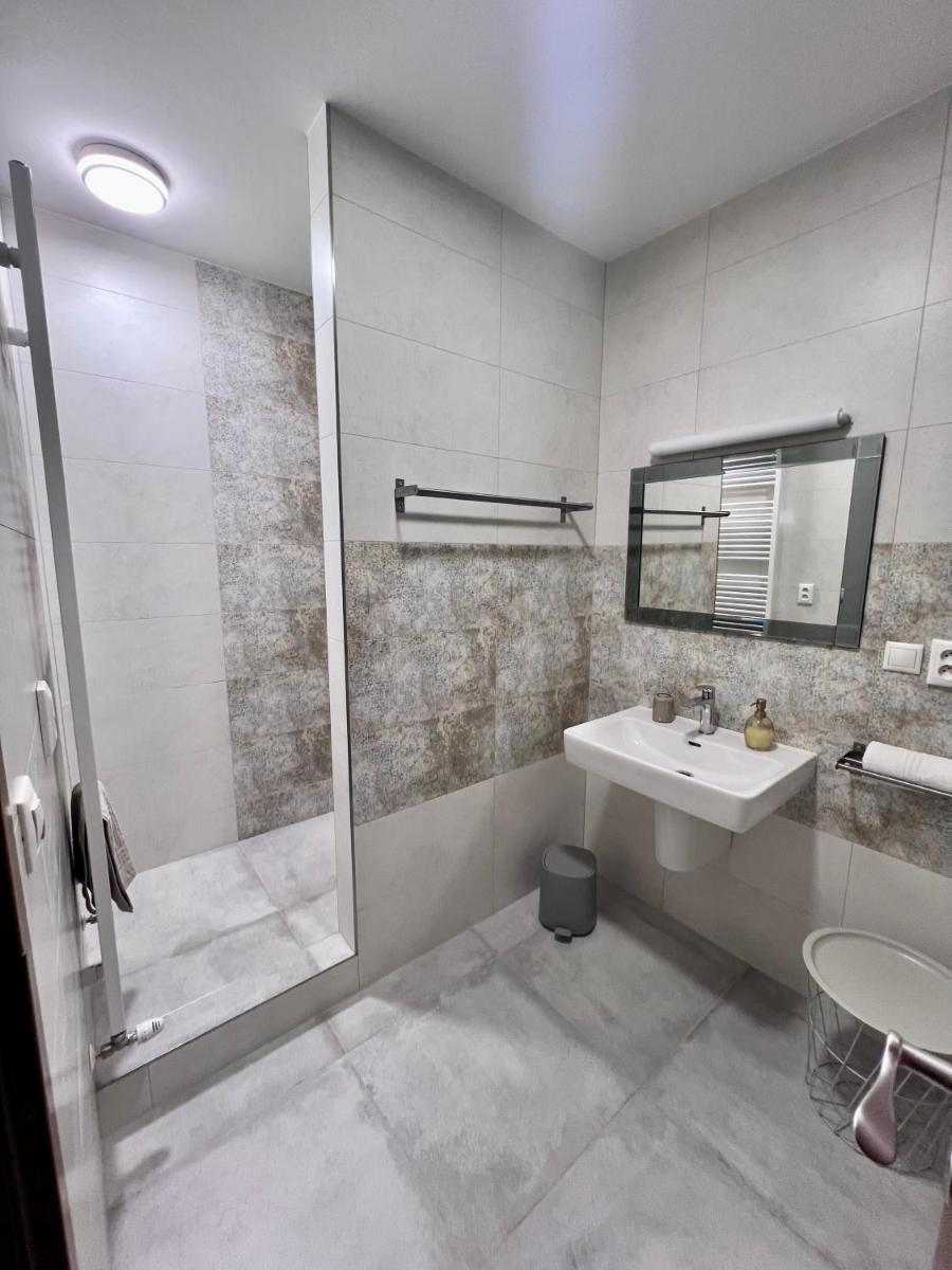 Image 4 of BL Luxury Apartment, 24hr Self Check-in, Free Private Garage Parking, Panoramic Views from Balcony, 5 minute walk to City Center