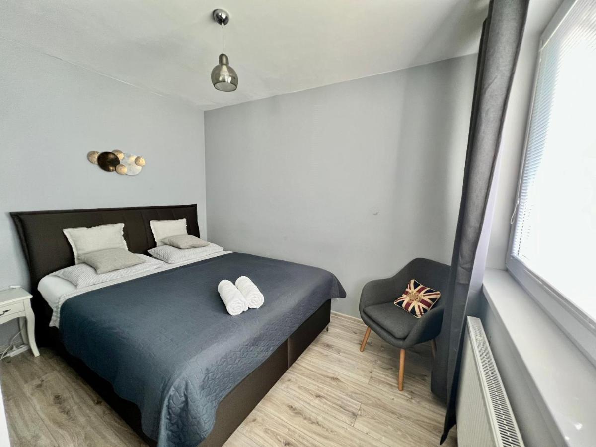 Image 2 of BL – The Apartment Lenka, 24hr Self Check-in, Free Private Parking, Balcony with Mountain View, 5 minute walk to City Center