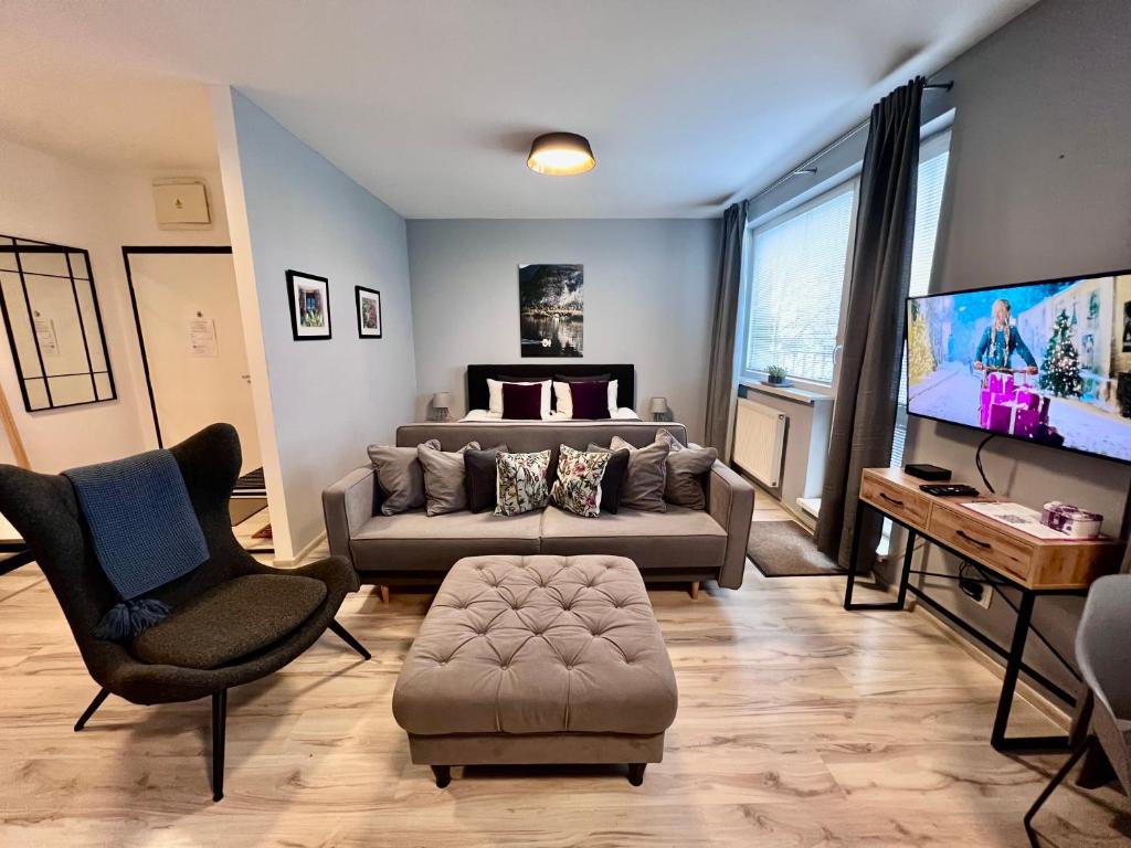 Image 1 of BL – The Executive Suite, Boru – 24hr Self Check-in, Free Private Parking, Balcony with Mountain View, 5 minute walk to City Center