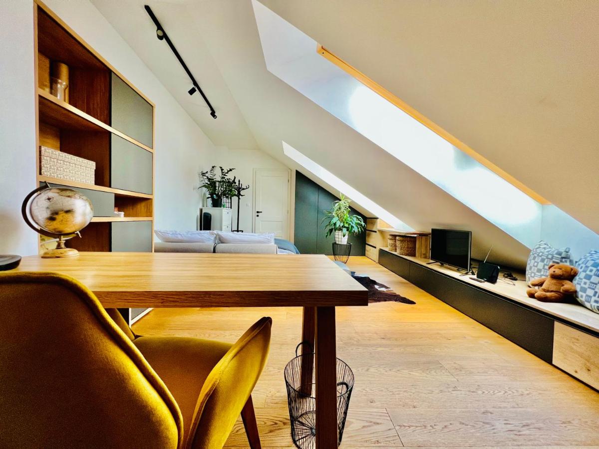 Image 3 of BL – The Penthouse, 24hr Self Check-in, 2 Bedrooms, Fireplace, AC, Panoramic View from main Balcony, 3-minute walk to City Center