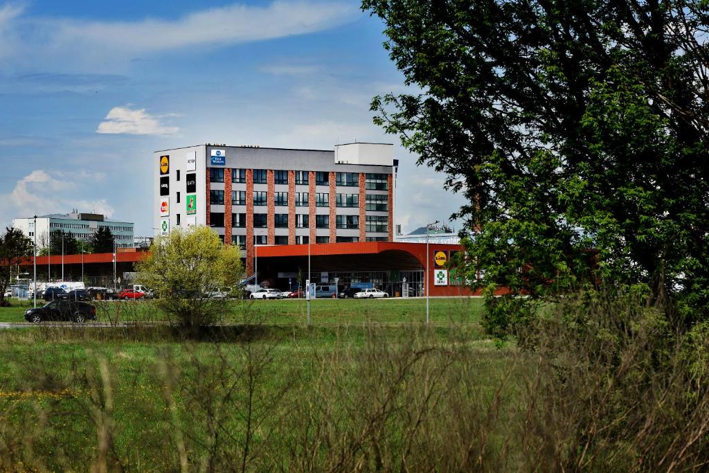Image 1 of Best Western Hotel Presov