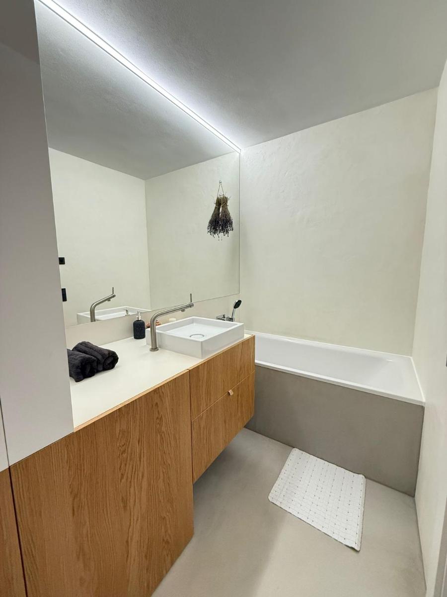 Image 3 of Central & Modern Apartment