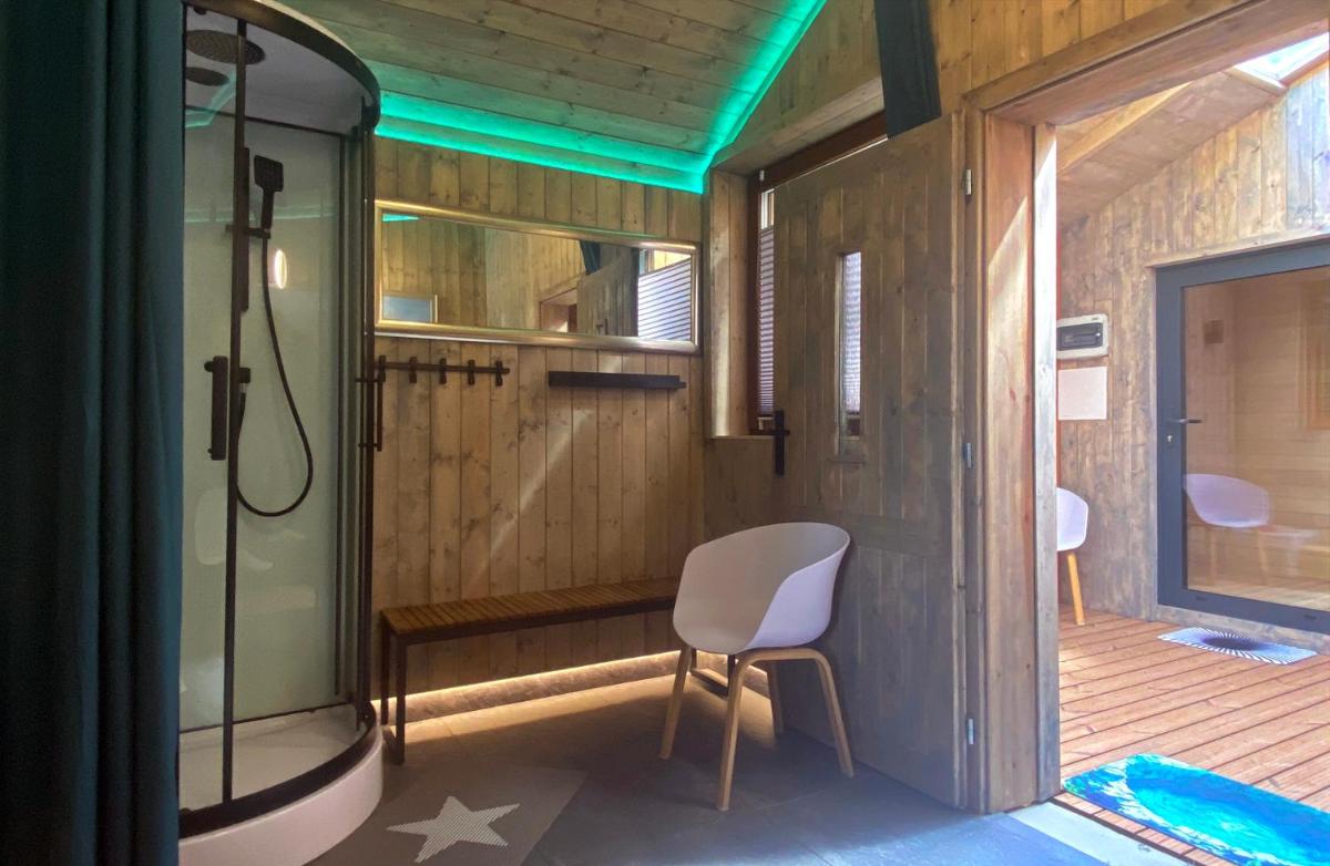 Image 3 of Chalet Green Park