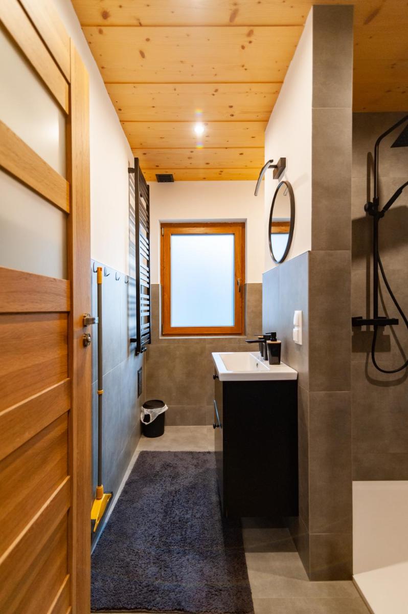 Image 3 of Chalet Mace