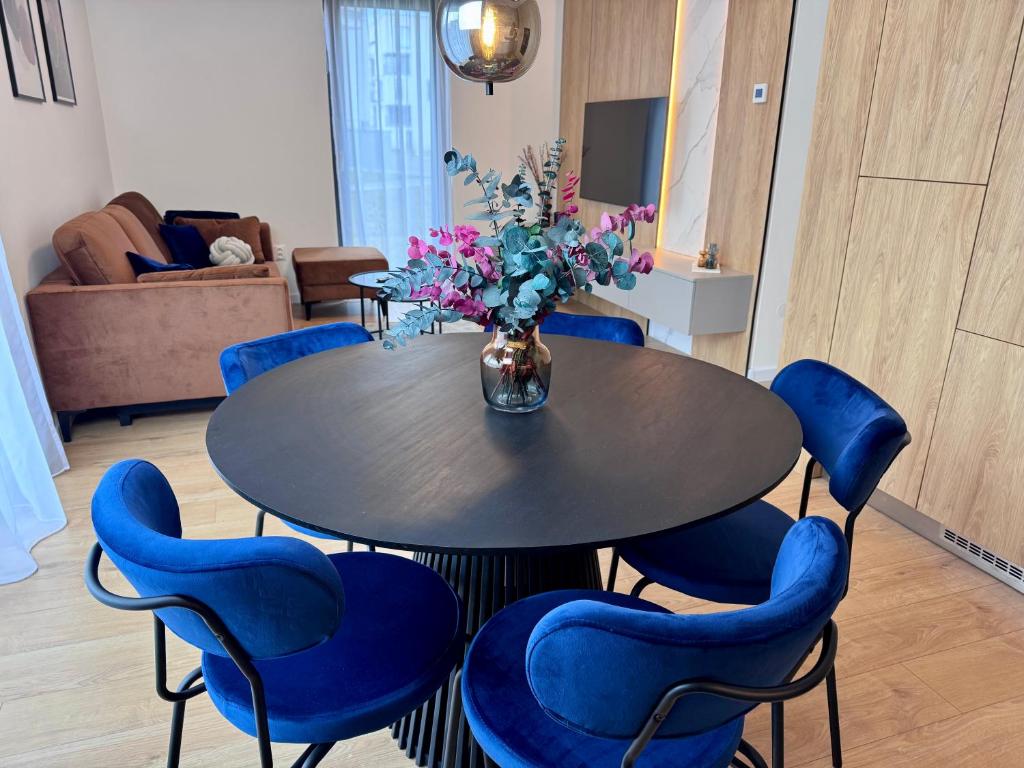 Image 1 of Chic Apartment
