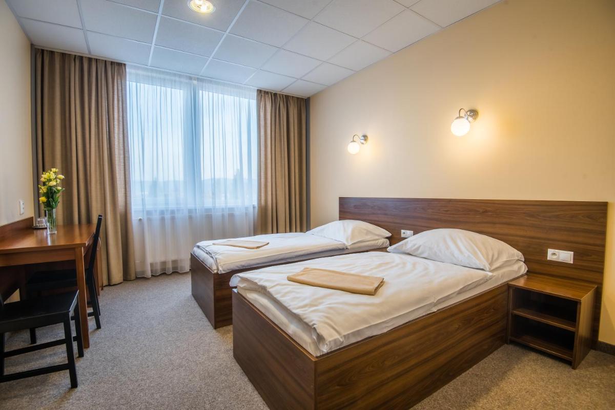 Image 2 of City Hotel B&B, reception 24 7, 800m od-from R1, free parking