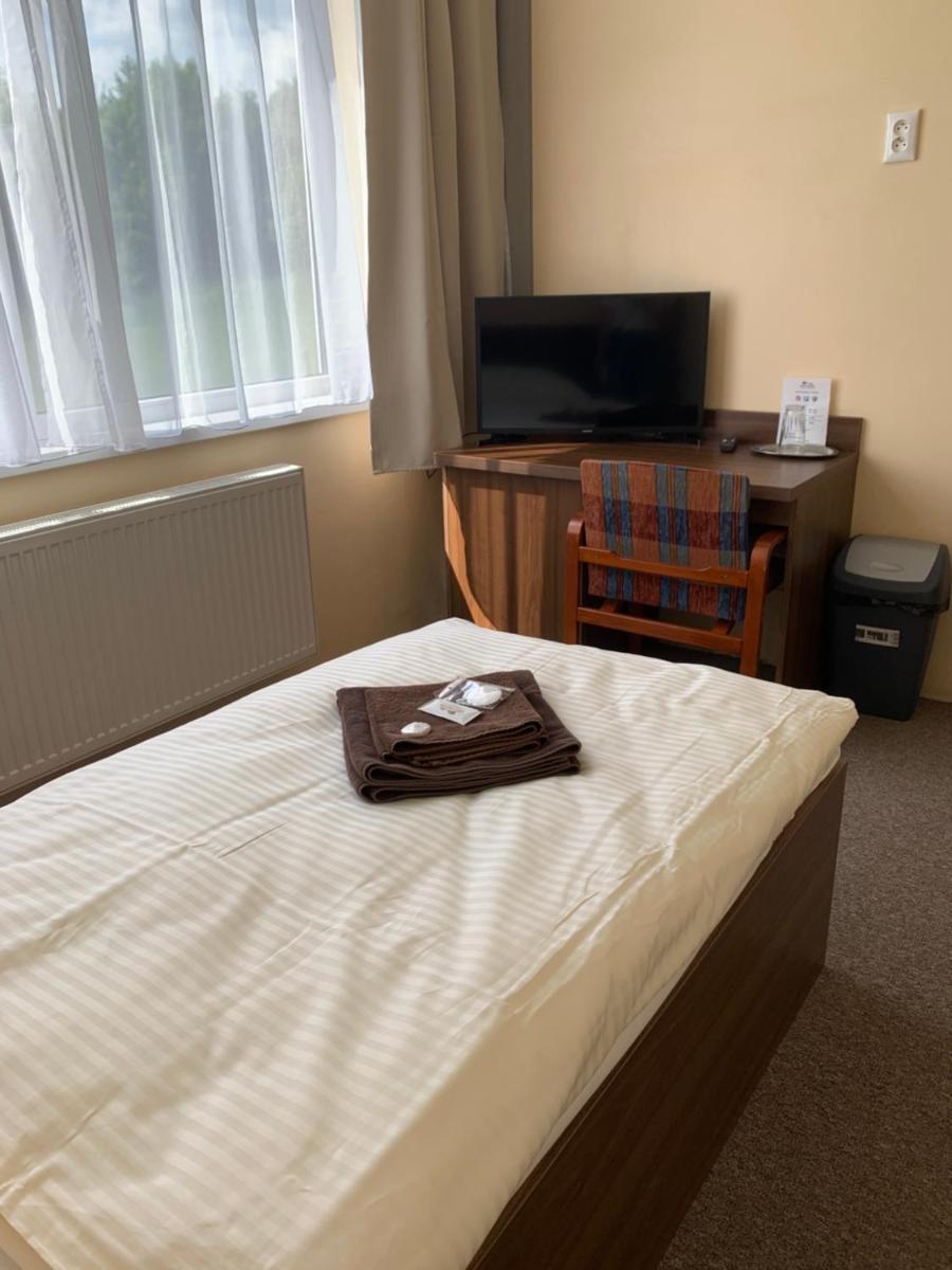 Image 5 of City Hotel B&B, reception 24 7, 800m od-from R1, free parking