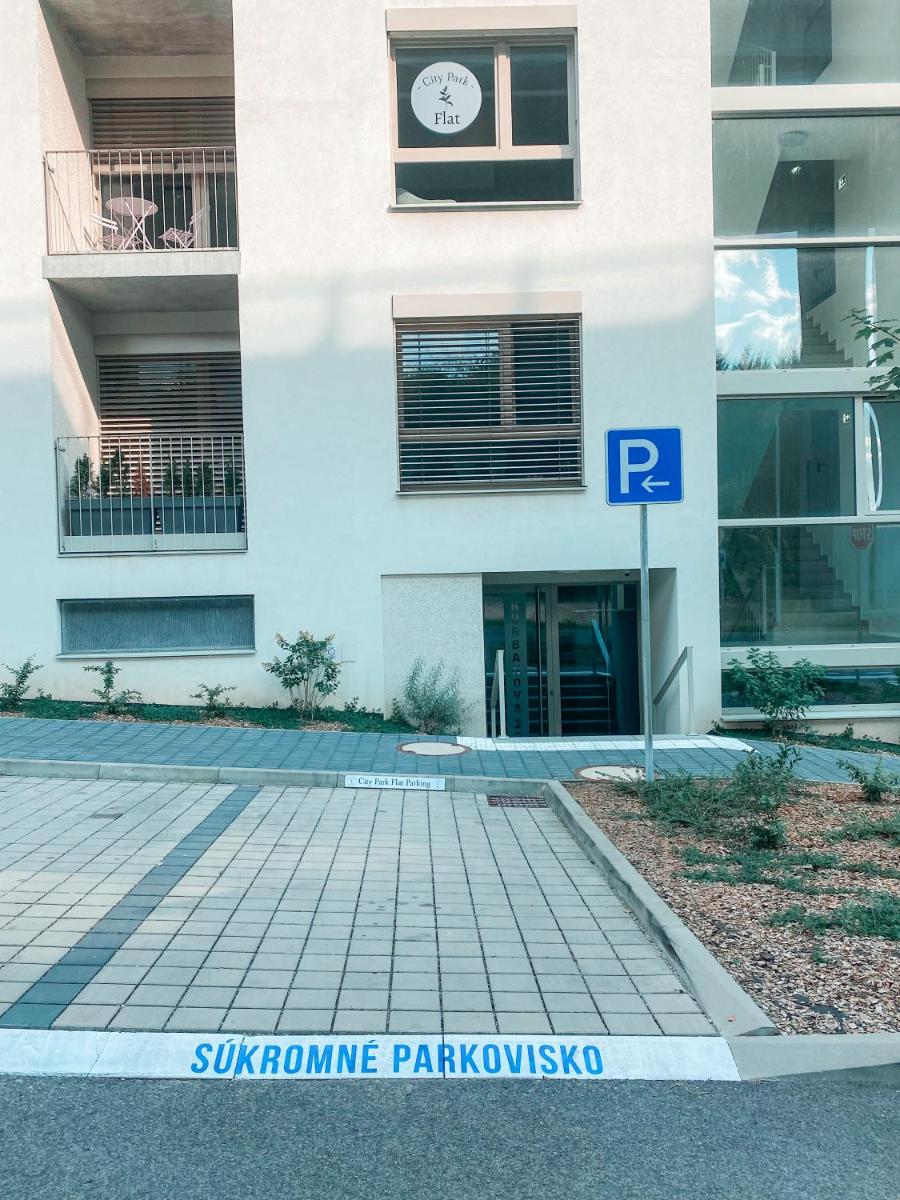 Image 5 of City Park Flat