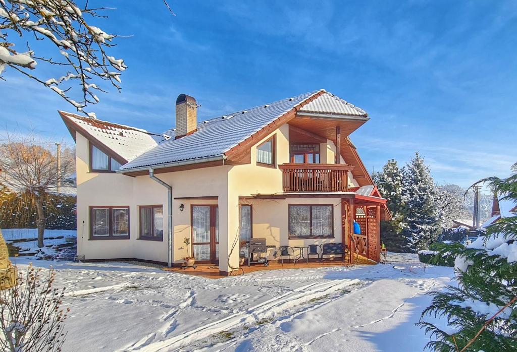 Image 1 of Clara Valis – Village House