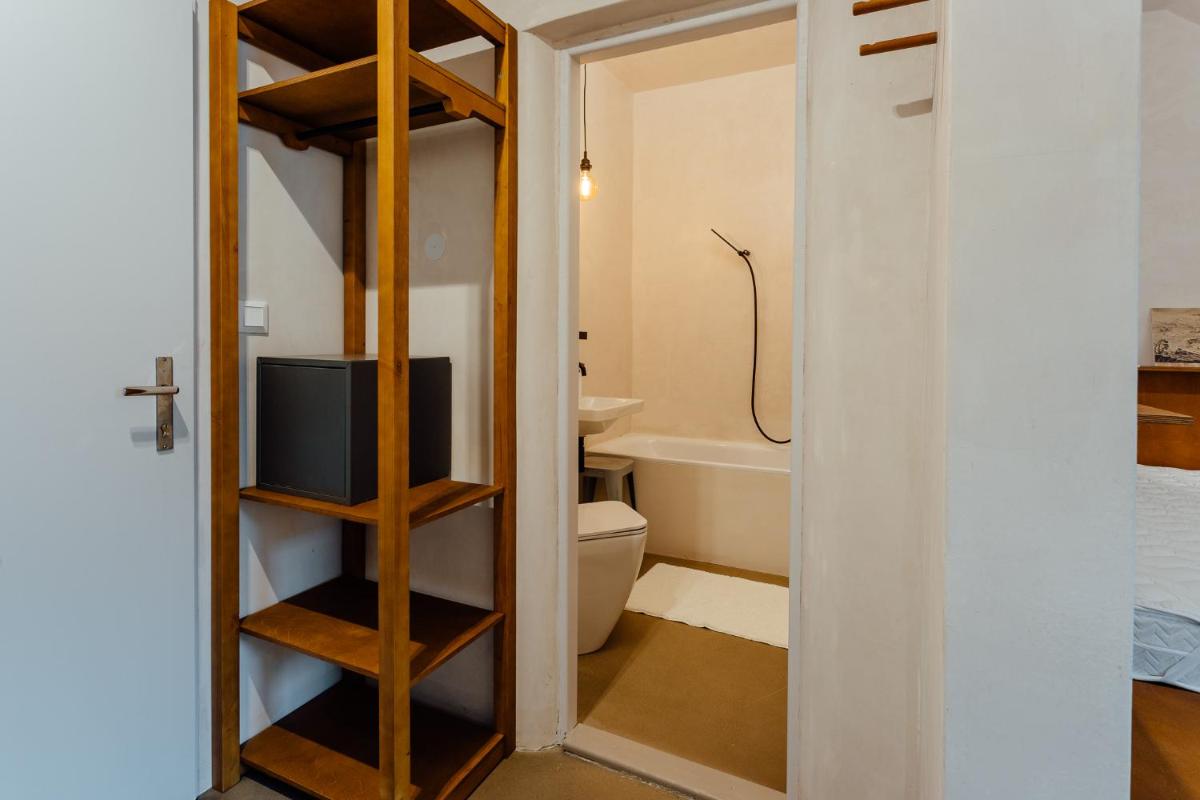 Image 3 of Cozy Blue House Apartment in heart of Old Town