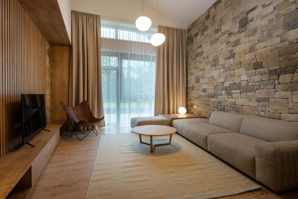 Image 1 of DaSus Luxury Tále
