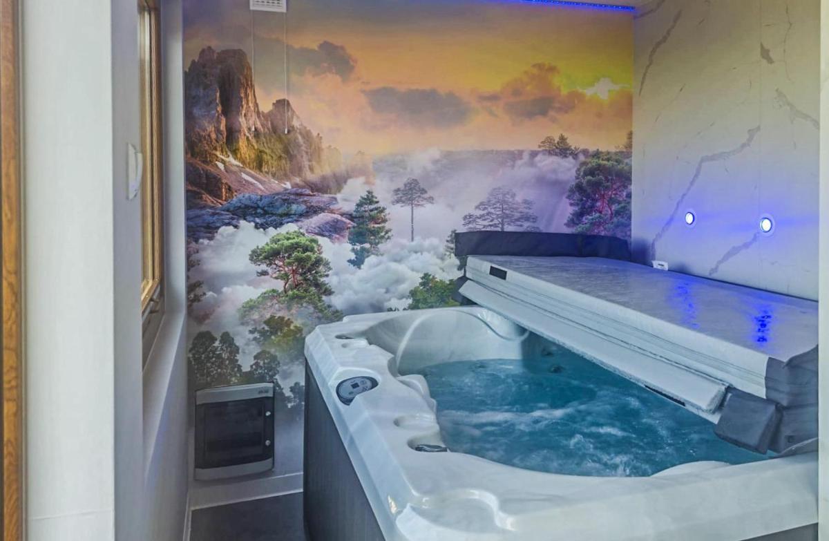 Image 3 of Domki Górskie Janosik, Kwicoł i Pyzdra Jacuzzi, Sauna