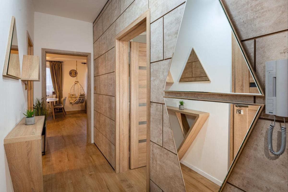 Image 3 of GOLDENapartment