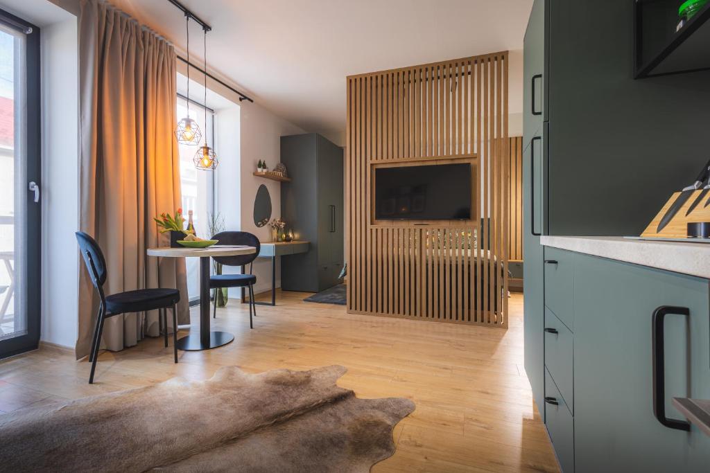 Image 1 of GREEN APARTMENT
