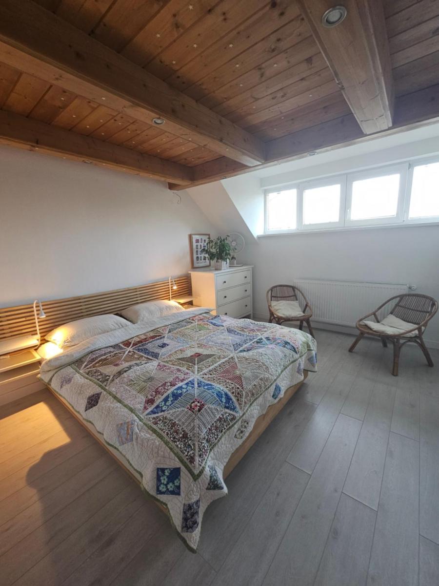 Image 2 of Gorgeous Loft in Town Centre