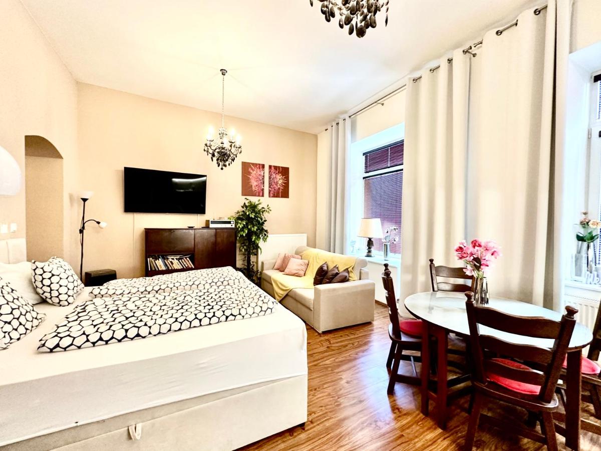 Image 4 of Home Away main square apartment