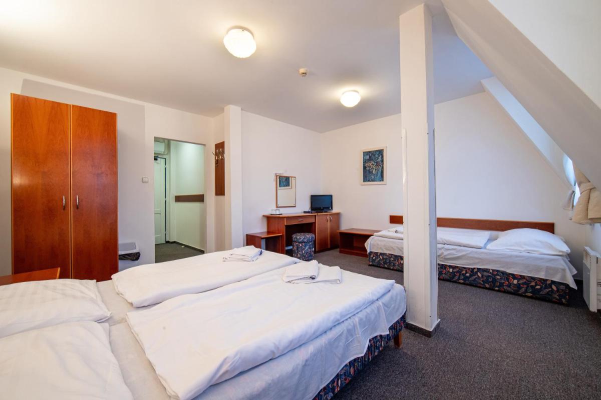 Image 2 of Hotel Armales