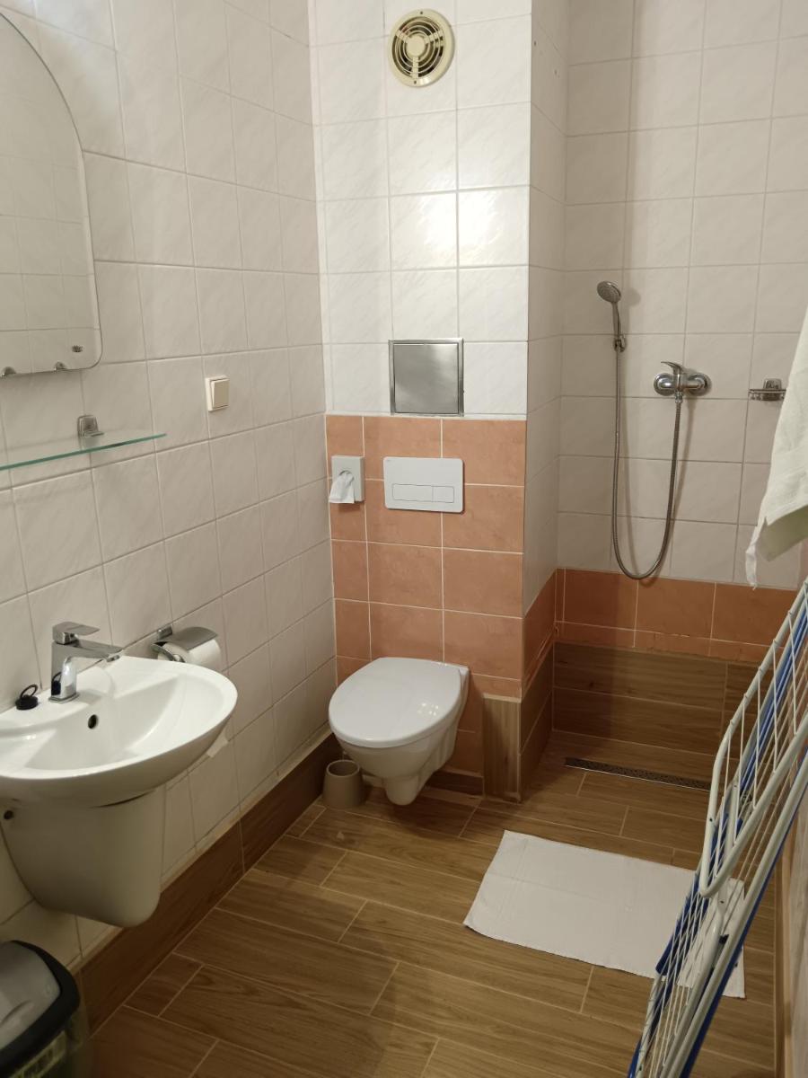 Image 4 of Hotel FLÓRA retro