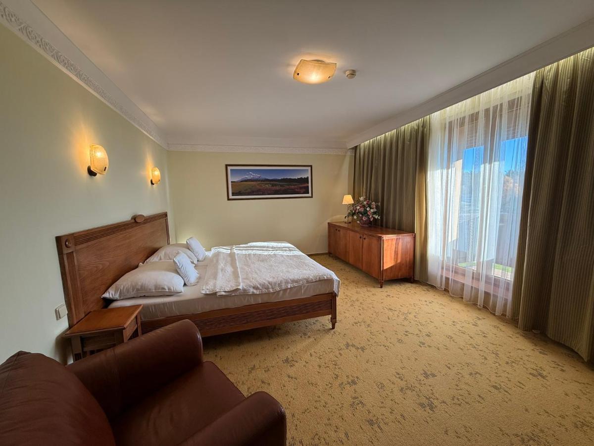 Image 2 of Hotel International