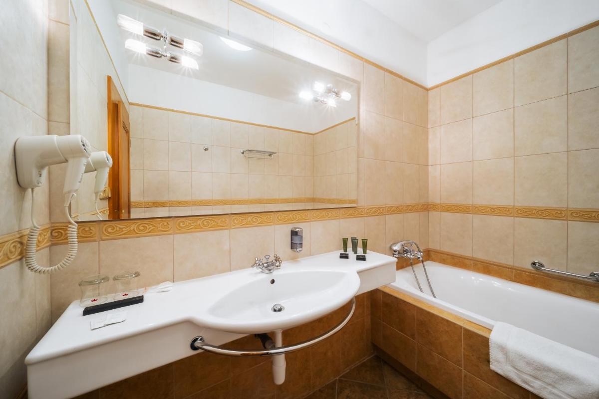 Image 2 of Hotel U Leva