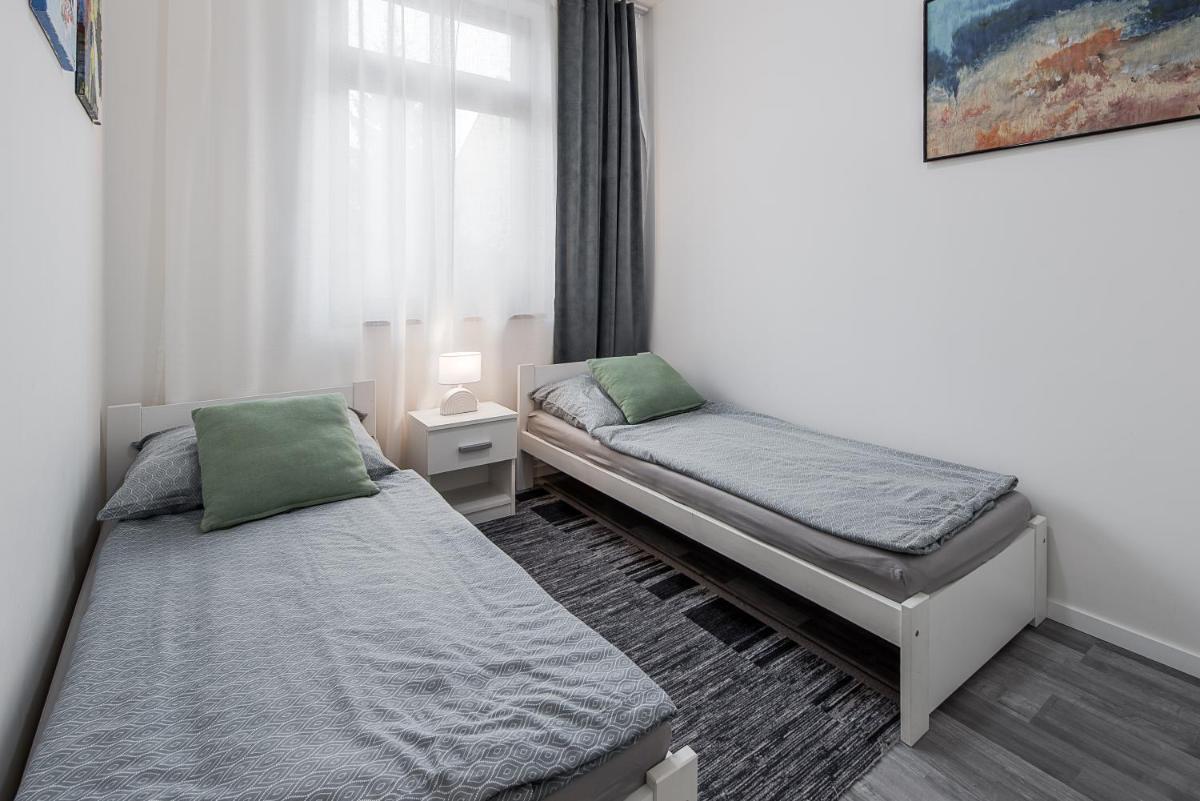 Image 2 of Jarkova 75