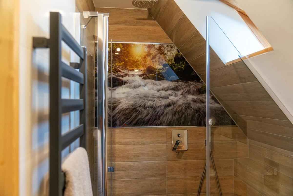 Image 3 of Kameralny Apartament Chateau Karpielówka Kościelisko z widokiem i wlasnym garażem