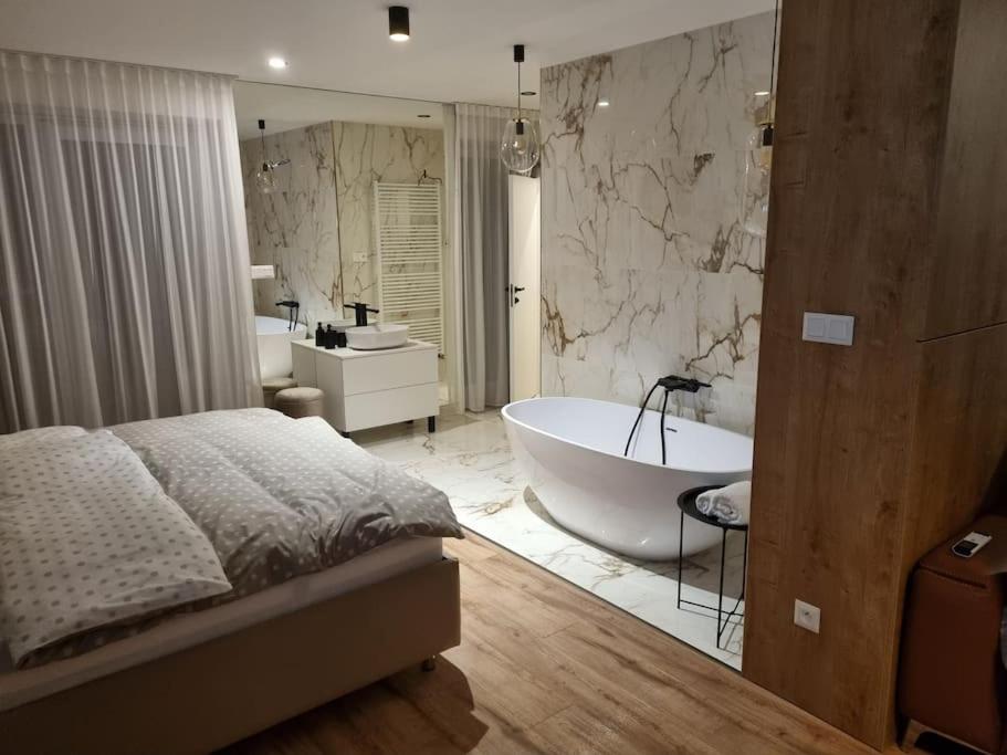 Image 3 of Krásný apartman s vybavením a bezplatným parkovanim