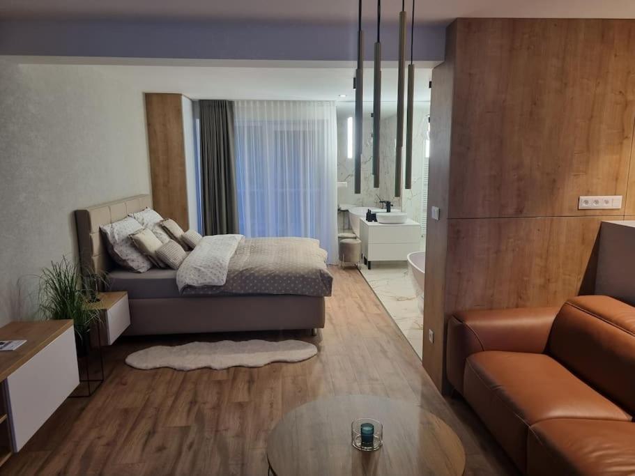 Image 2 of Krásný apartman s vybavením a bezplatným parkovanim