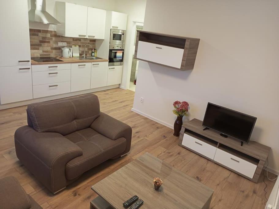 Image 1 of Lovely apartment with balcony and free parking
