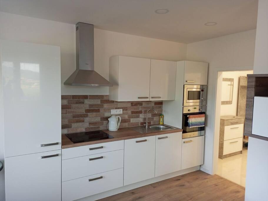 Image 4 of Lovely apartment with balcony and free parking
