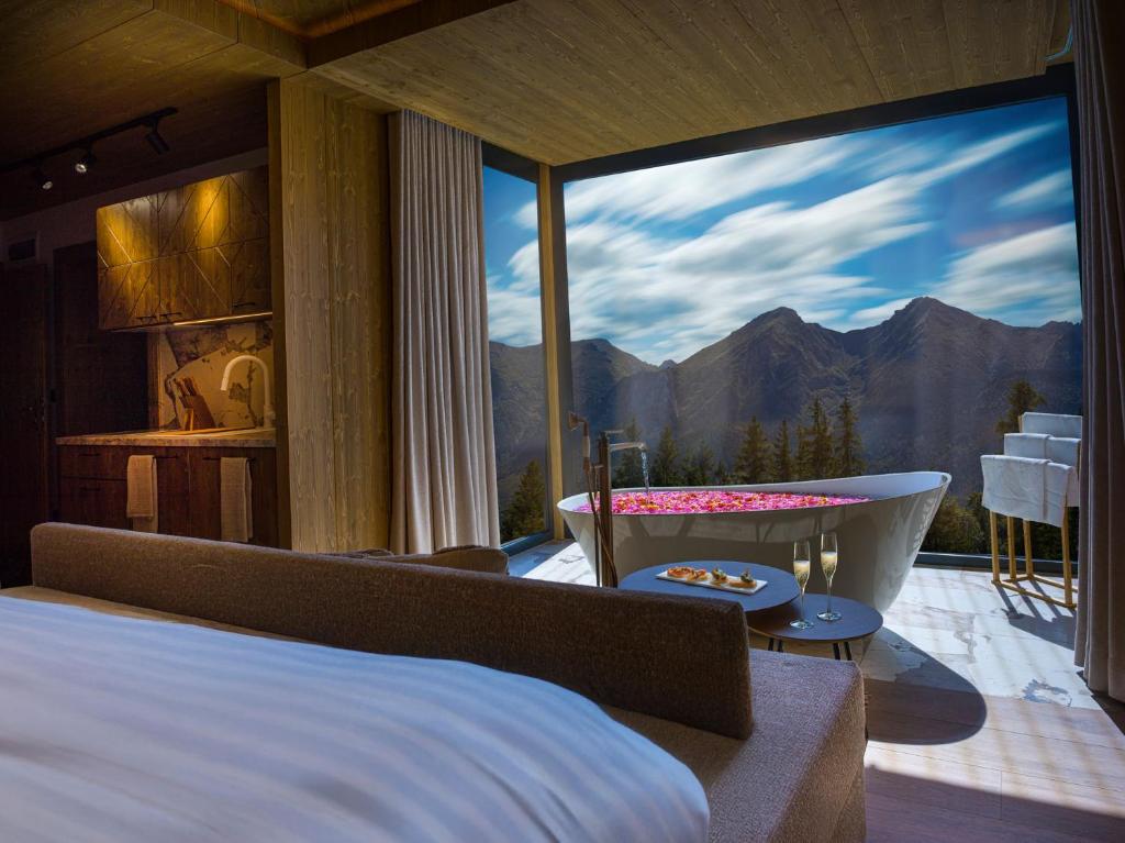Image 1 of Luxury Chalet Strachan – Jacuzzi and Sauna