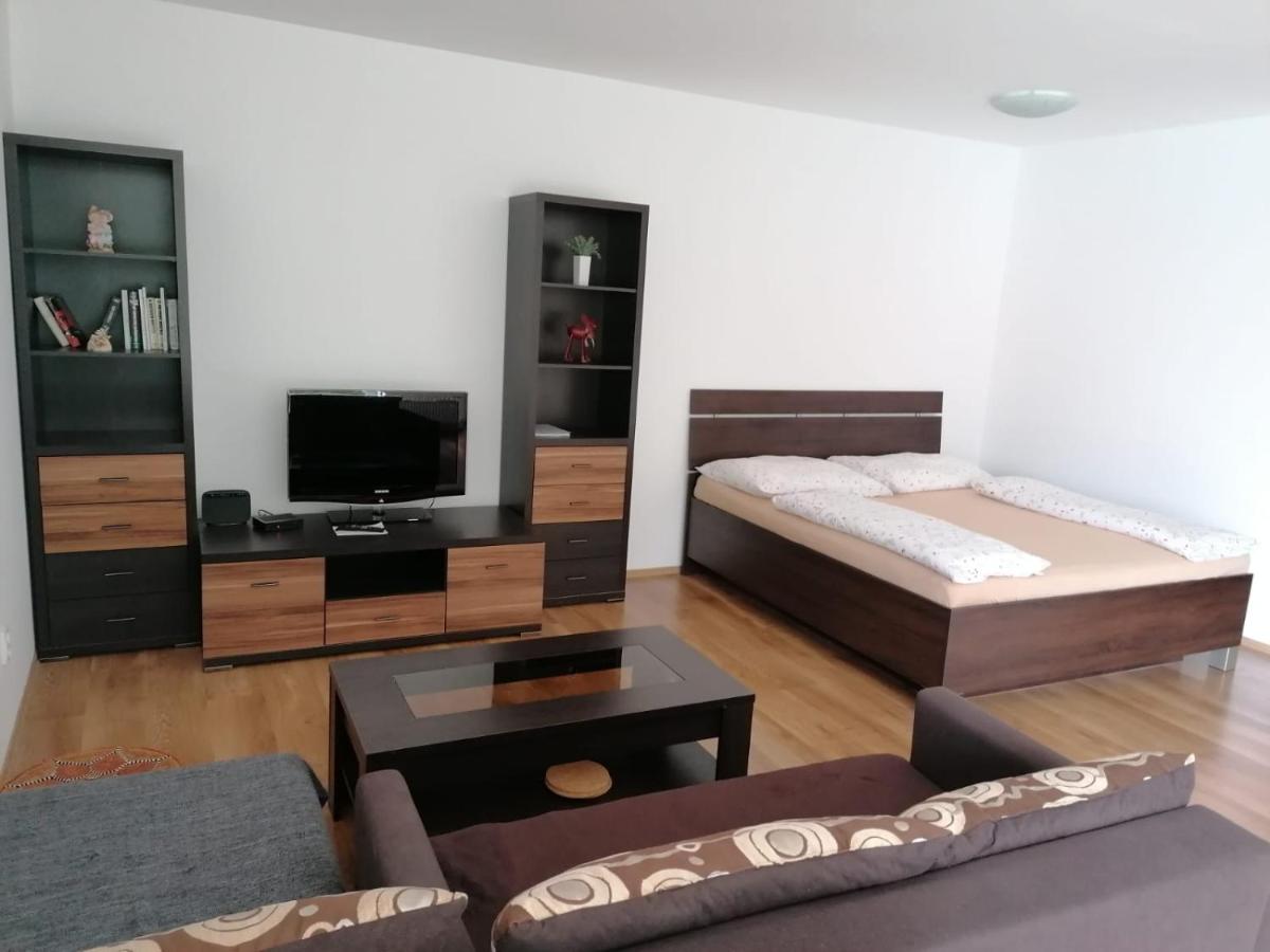 Image 2 of Modern city center apartment with private parking