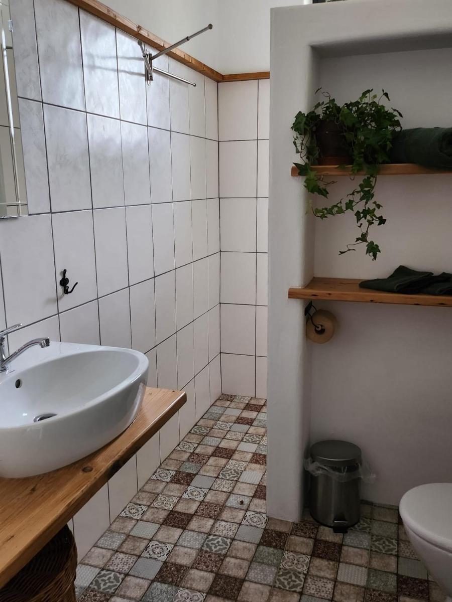 Image 3 of Moongardenhouse