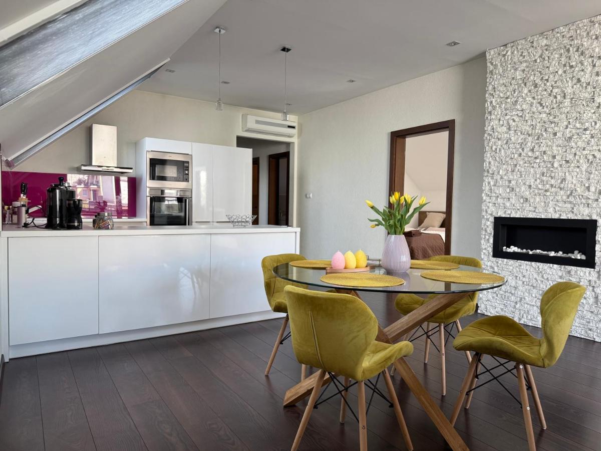 Image 4 of Olivia Suite