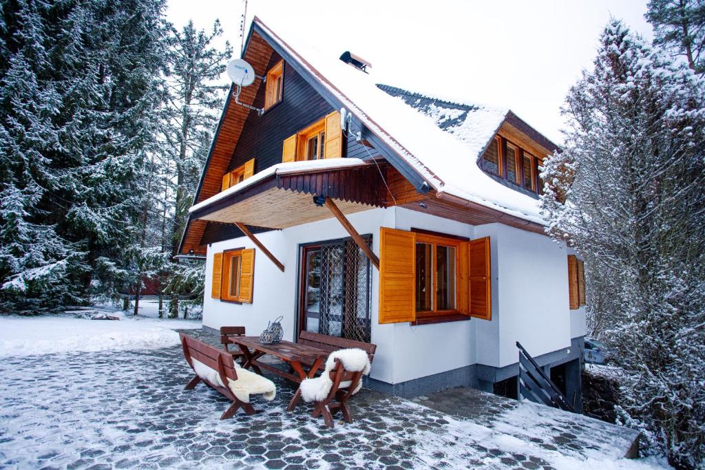 Image 1 of Podjasná