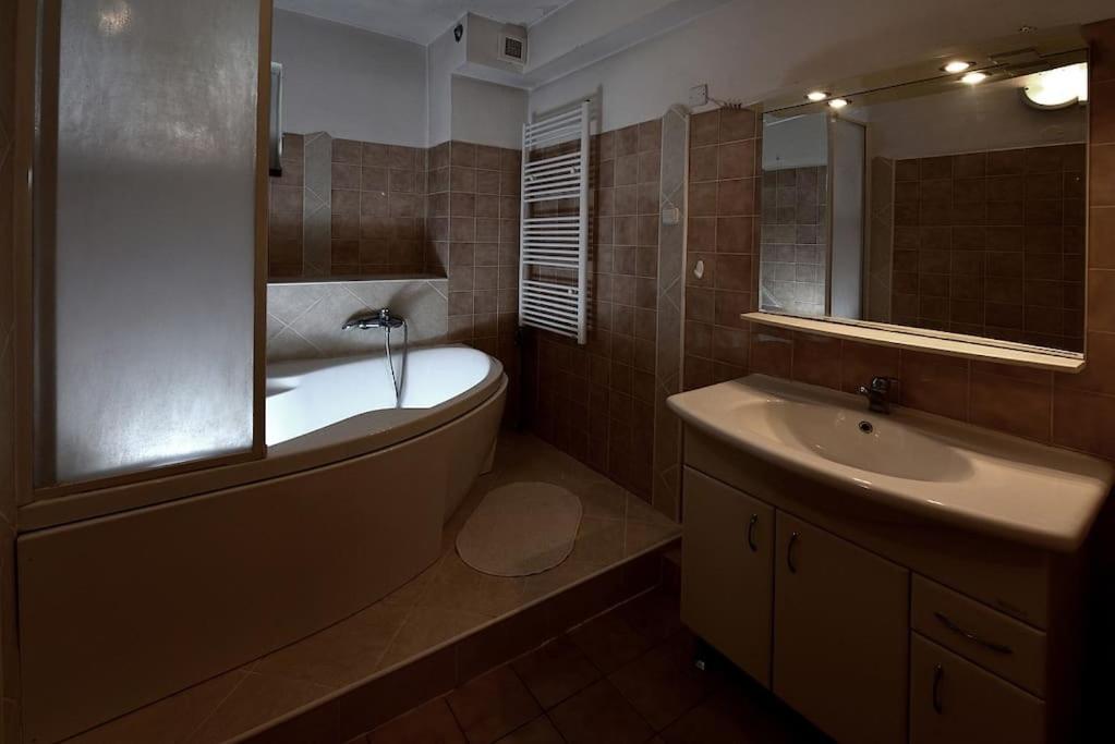 Image 2 of Priestranný, svetlý apartmán