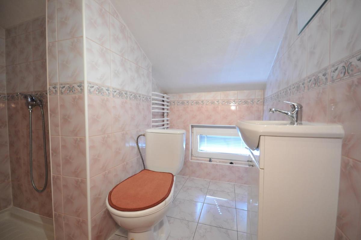 Image 3 of Privát Lujza