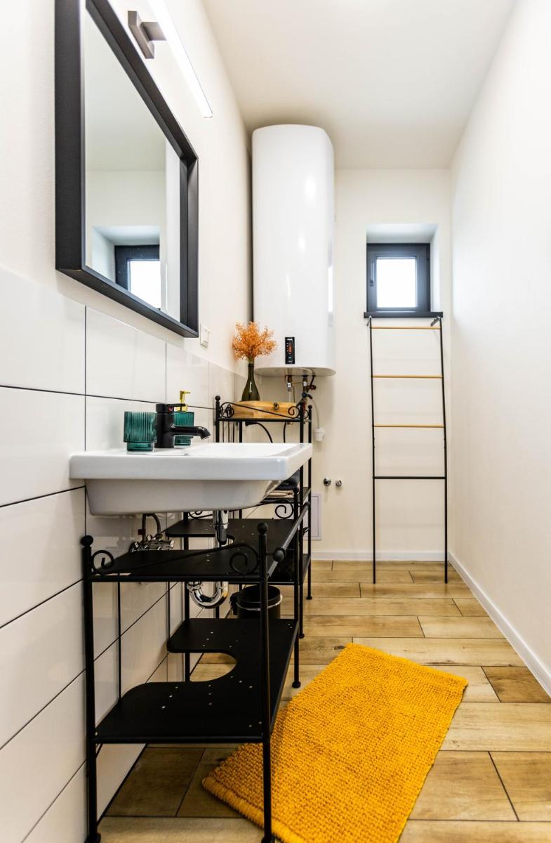 Image 4 of Private Stylish Apt With Free Parking 24-7 self check-in