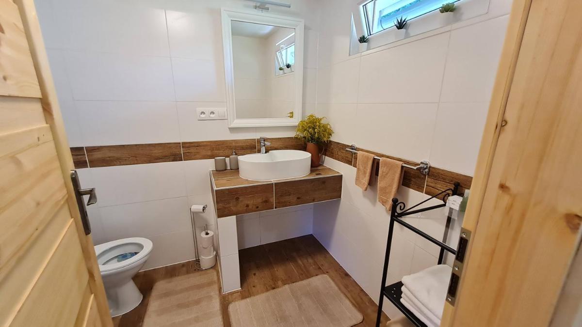 Image 3 of Štiavnické chalúpky pri Richňavských jazerách