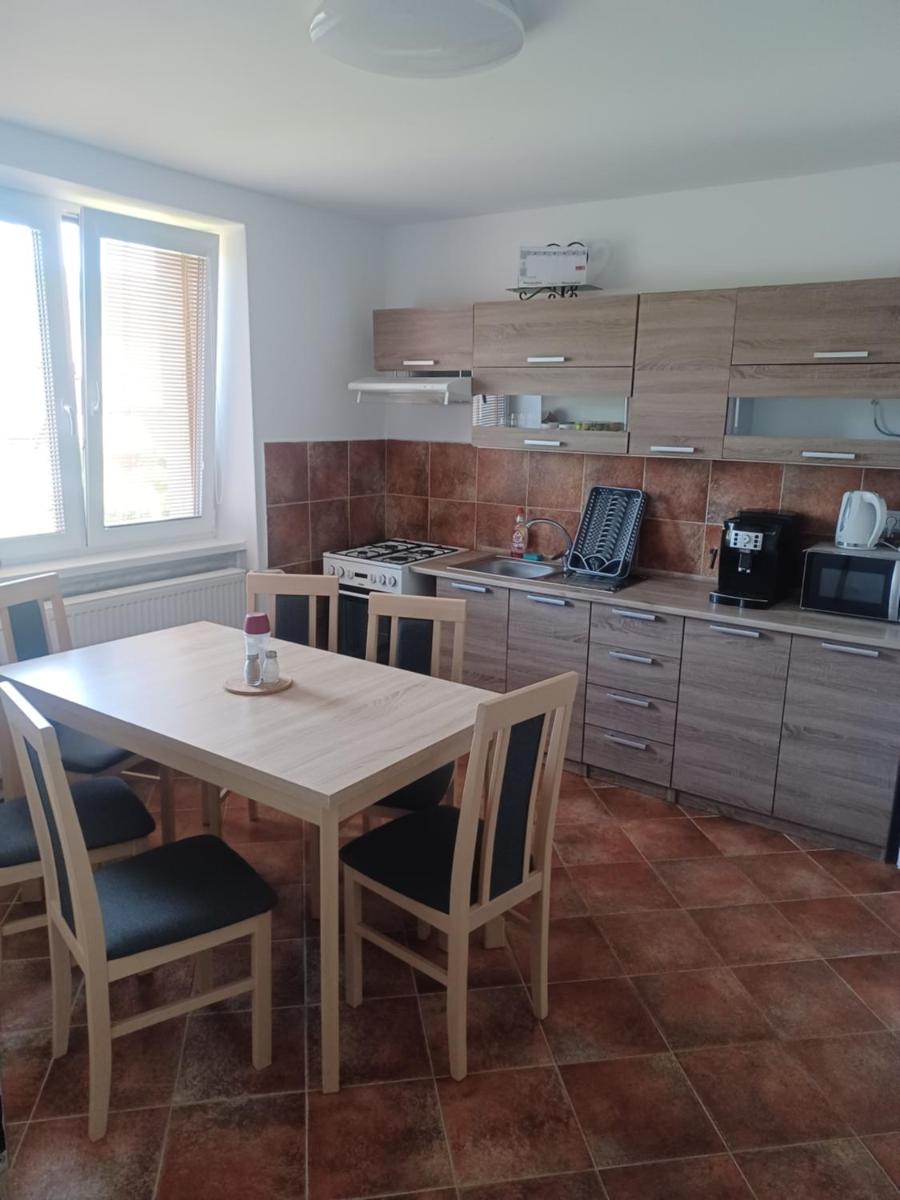 Image 4 of U Poličky