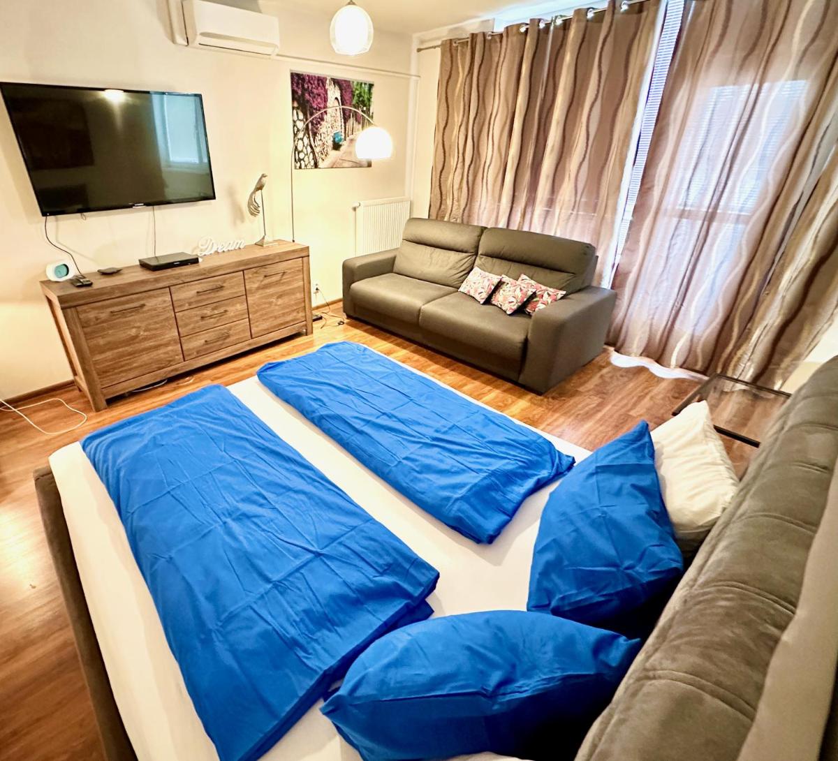 Image 5 of Unique main square apartment