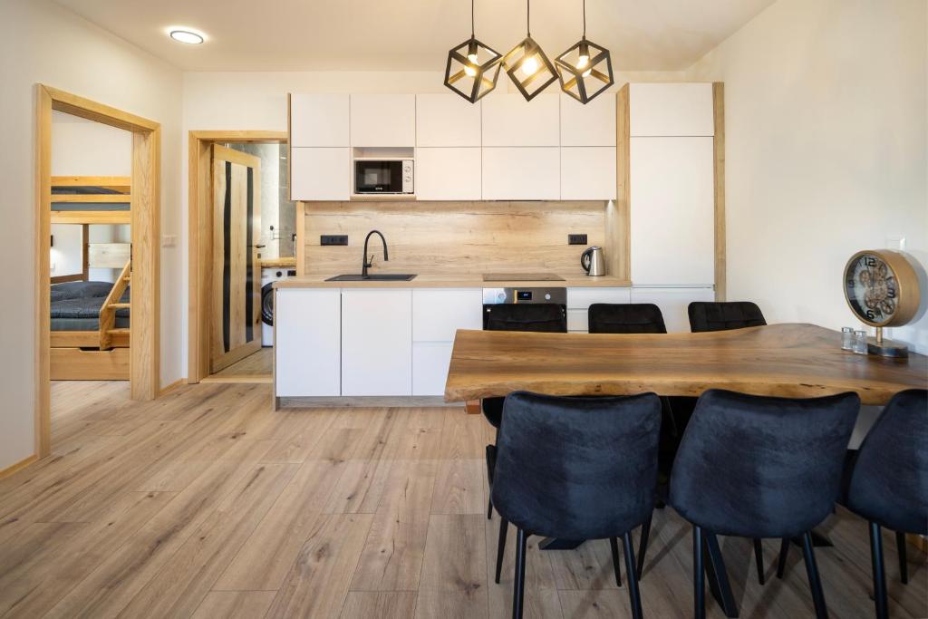 Image 1 of WOODY Apartman