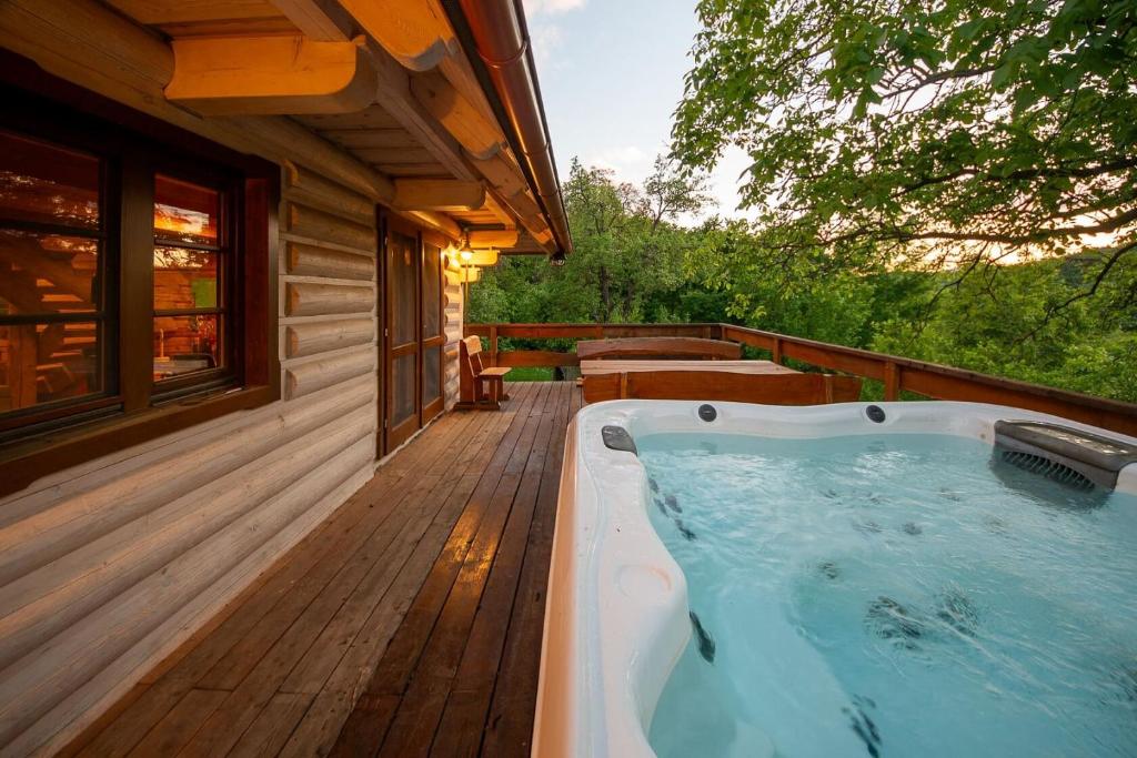 Image 1 of Woodlovers cottage