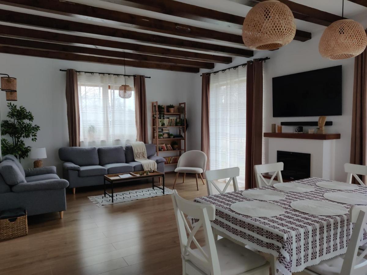 Image 5 of Ara Chalet